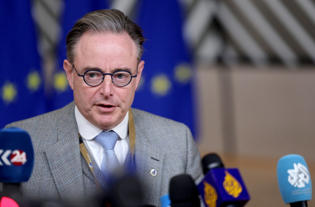 Politico: Πώς και γιατί ο Ντε Βέβερ μπλόκαρε το δάνειο 140 δισ. για την Ουκρανία. Η απάντηση Μακρόν, Λαγκάρντ