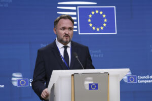 Σενάρια για δελτίο στα καύσιμα εξετάζει η Κομισιόν