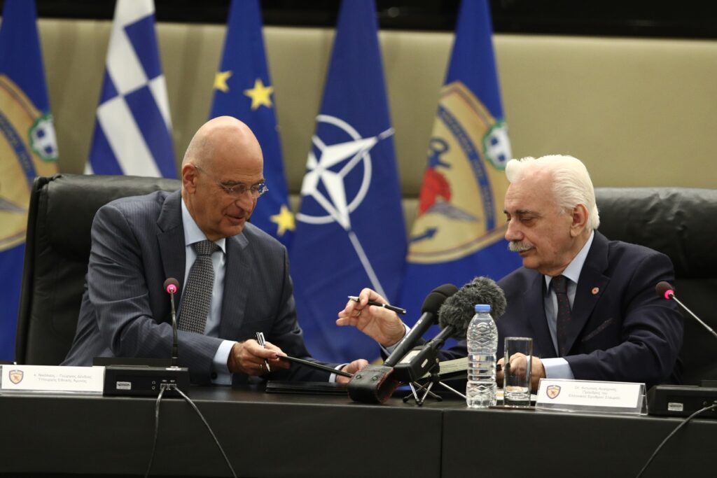 Υπογραφή μνημονίου συνεργασίας ΥΠΕΘΑ με Ελληνικό Ερυθρό Σταυρό