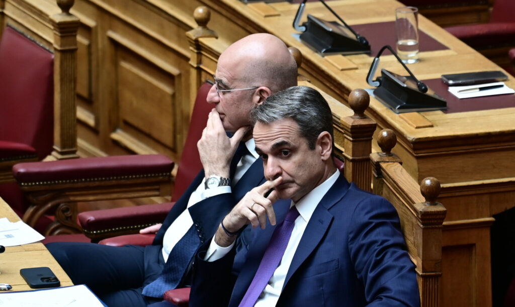 Το τηλεφώνημα Μητσοτάκη σε Δένδια, οι απογοητευτικές δημοσκοπήσεις για Σαμαρά και Τσίπρα, το χαμένο 1 δισ. του υπ. Ενέργειας, η Κοβέσι τα μεγάλα ψάρια και ο Μακρόν