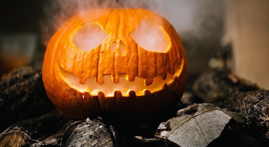 Halloween 2026: Πότε πέφτει, πώς το γιορτάζουμε στην Ελλάδα