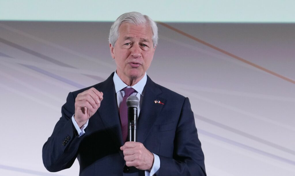 Η JPMorgan επενδύει 10 δισ. σε κρίσιμους τομείς στις ΗΠΑ