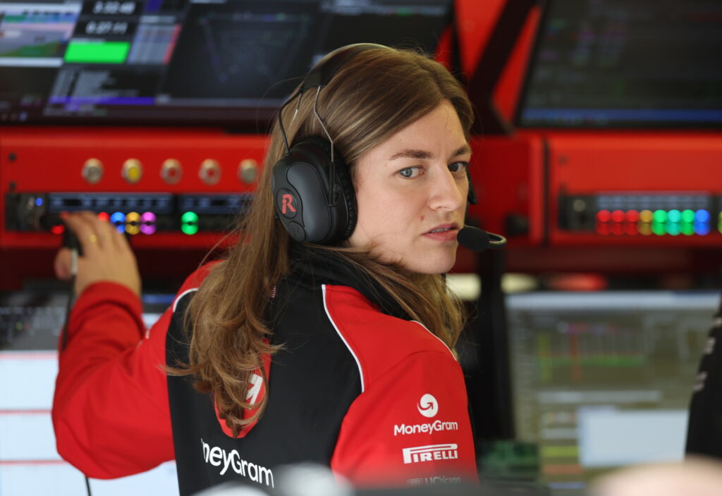 Laura Müller: Η πρώτη γυναίκα μηχανολόγος αγώνων της Formula 1