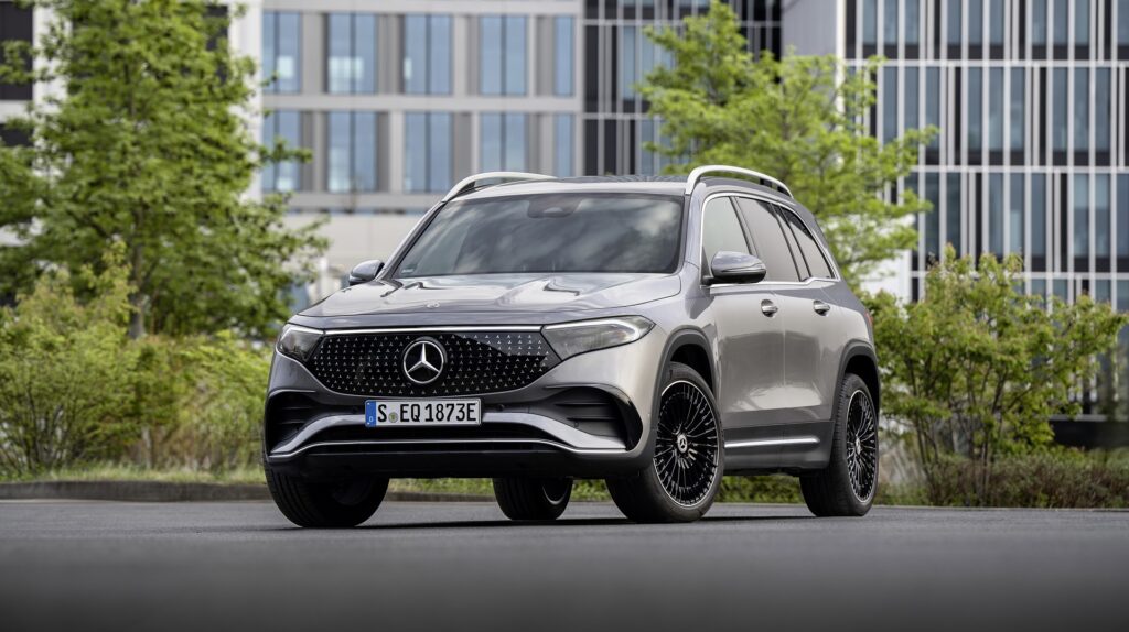 Mercedes-Benz: Ολοκληρώνεται εντός του 2025 η παραγωγή της EQB