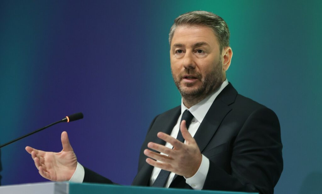 Η εικόνα από τα προσεχώς του Ανδρουλάκη, η συνάντηση του Χατζηδάκη με τον Παπαμιμίκο, ο εκδότης που ψάχνει επενδυτή και τα χαμόγελα της Κοβέσι