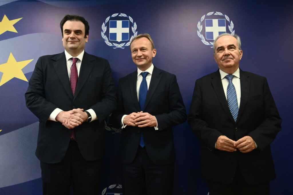 Συνάντηση Πιερρακάκη με τον Επίτροπο της ΕΕ για θέματα προϋπολογισμού και δημόσιας διοίκησης