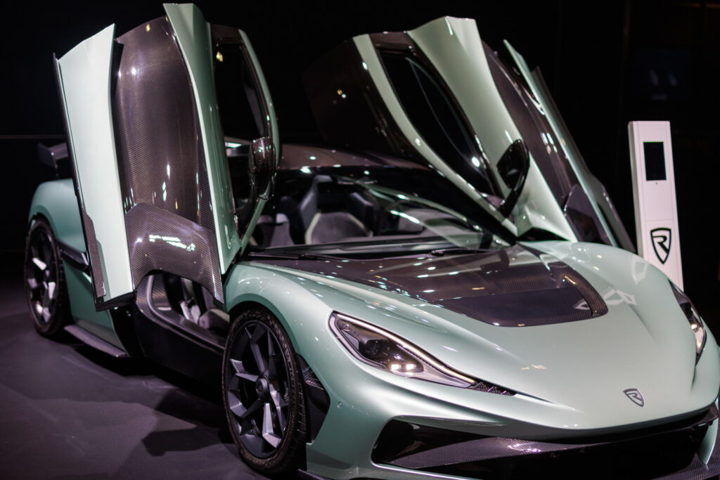 Rimac: Συζητήσεις για εξαγορά του ποσοστού της Porsche στη Bugatti Rimac