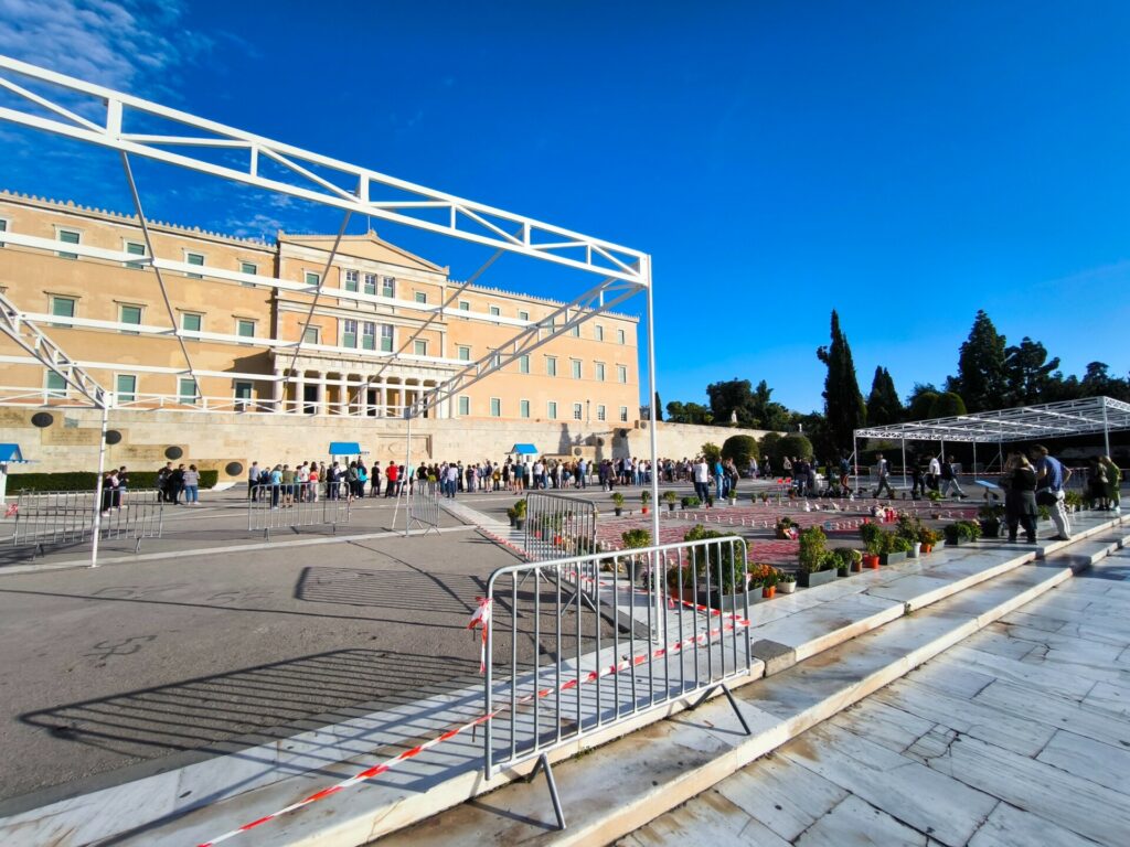 Οι παρελάσεις της 28ης Οκτωβρίου, τα Τέμπη και τα φαντάσματα των αγανακτισμένων