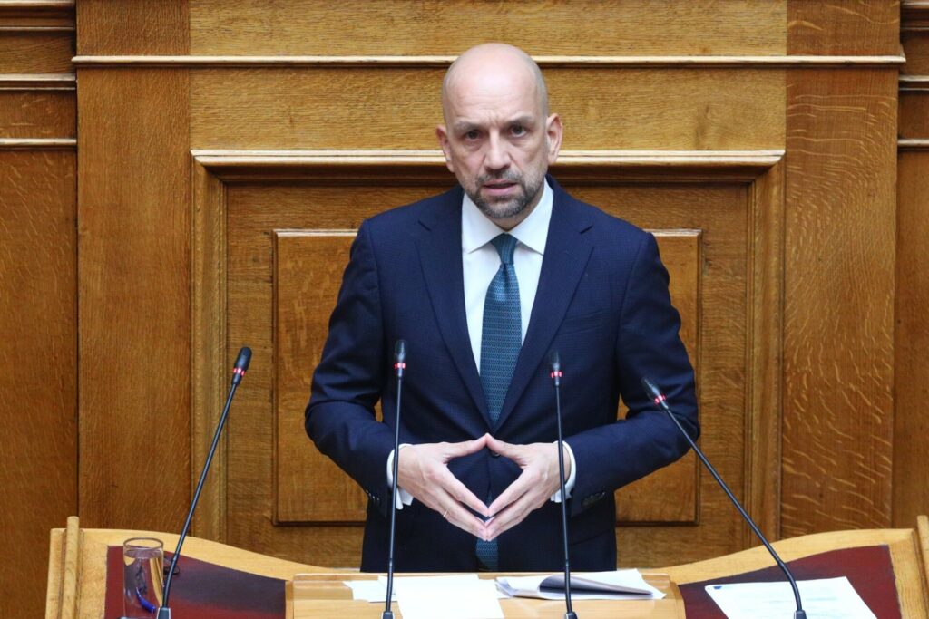 Δημόσια συγγνώμη του Κώστα Μπάρκα για ανάρτηση κατά του εκδότη Γιάννη Κουρτάκη