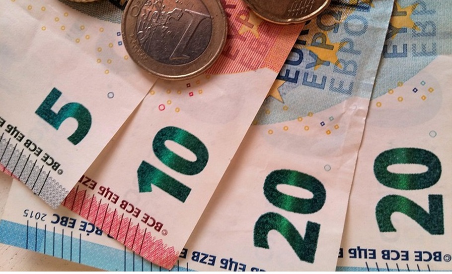 Τα δύο σενάρια για το επίδομα 250 ευρώ, το άνοιγμα Σκανδαλίδη σε μεσαία στελέχη του ΣΥΡΙΖΑ και γιατί είναι σημαντική η 14η Νοεμβρίου