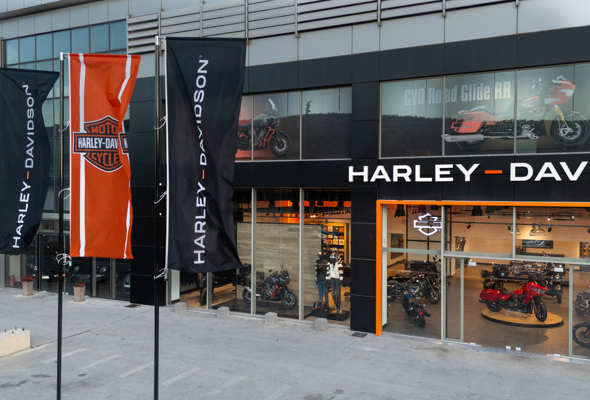 Άνοιξε το νέο επίσημο κατάστημα Harley Davidson στην Αττική