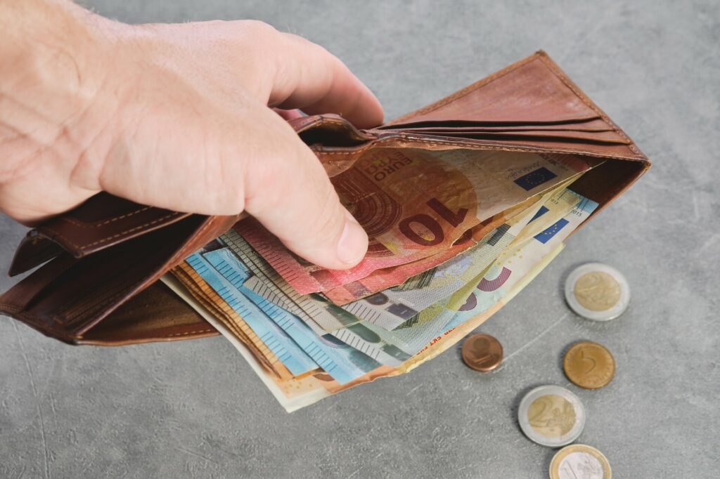 ΟΠΕΚΑ: Τι ώρα θα μπει το ΚΕΑ στους δικαιούχους τον Οκτώβριο