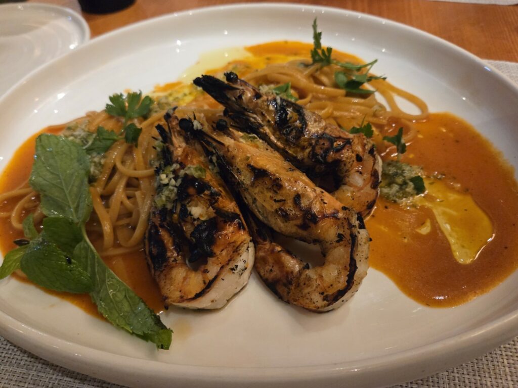 Μακαρονάδα με ψητές γαρίδες