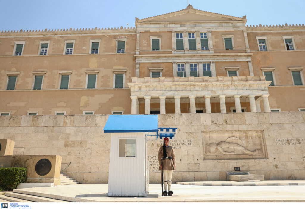 Άγρια κόντρα για το Mνημείο του Άγνωστου Στρατιώτη