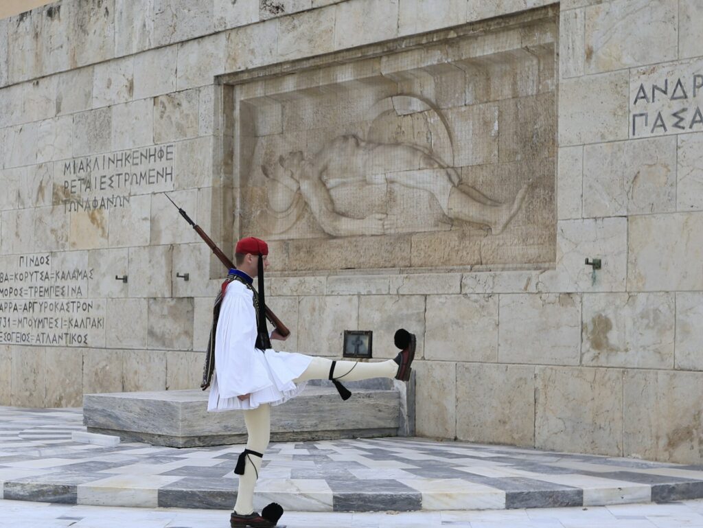Ο διπλός φόβος της κυβέρνησης για την 28η Οκτωβρίου: Ο Άγνωστος Στρατιώτης και οι αγρότες