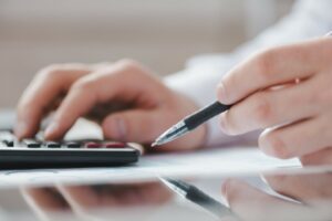 Εκτινάχθηκαν τα χρέη στην Εφορία: Απλήρωτοι φόροι 7,8 δισ. έως τον Οκτώβριο