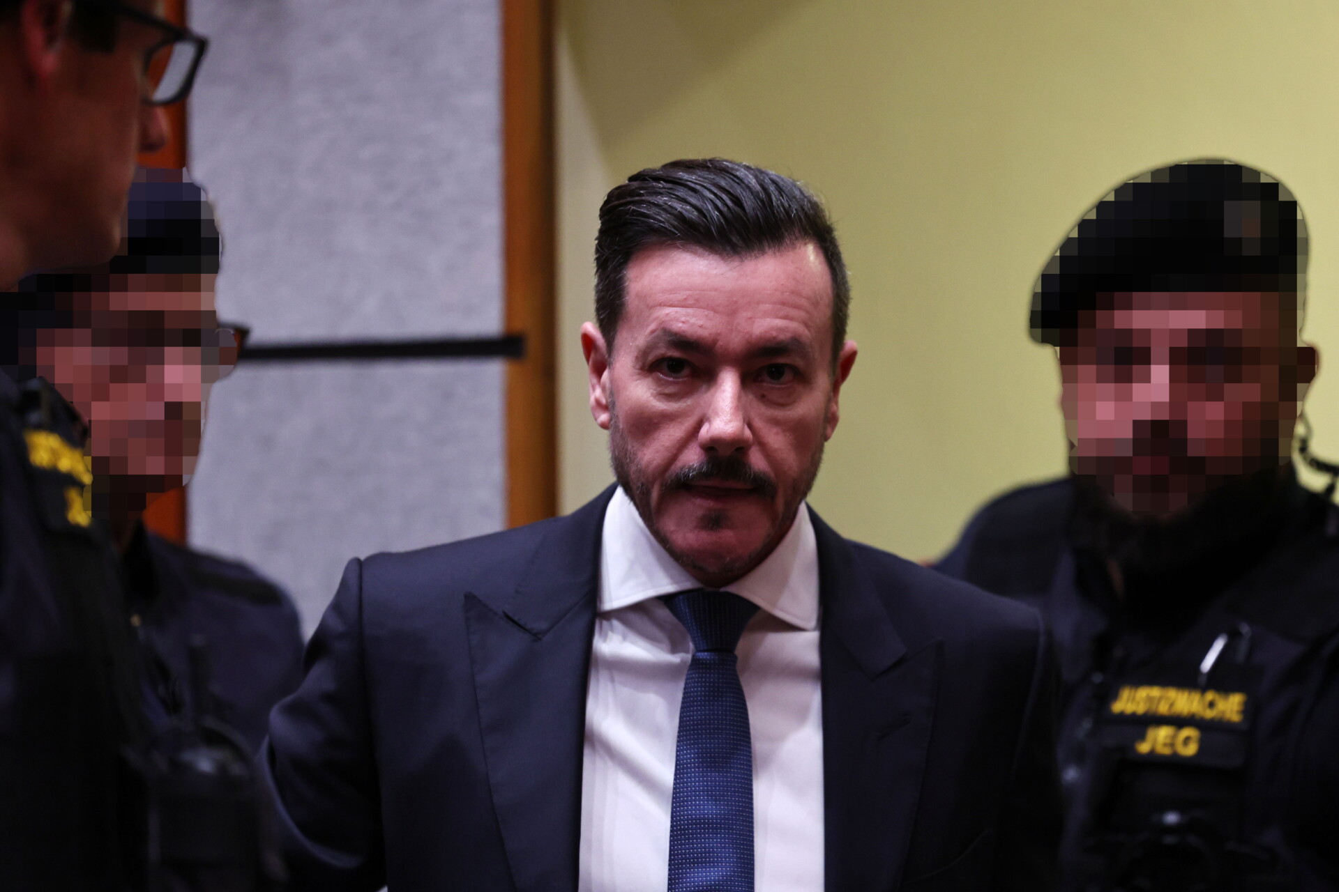 O Ρενέ Μπένκο στο Περιφερειακό Δικαστήριο του Ίνσμπρουκ στην Αυστρία © EPA/ANNA SZILAGYI