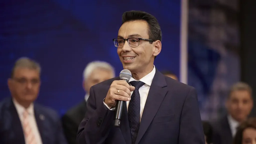 Σωτήρης Σέρμπος: Αναλαμβάνει σύμβουλος του πρωθυπουργού για θέματα εξωτερικής πολιτικής