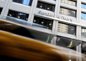 S&P: Διατηρεί την Ελλάδα στη βαθμίδα BBB, πού εφιστά την προσοχή