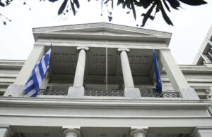 Ταξιδιωτική οδηγία του ΥΠΕΞ: Αποφύγετε επισκέψεις σε Ισραήλ και Ιράν