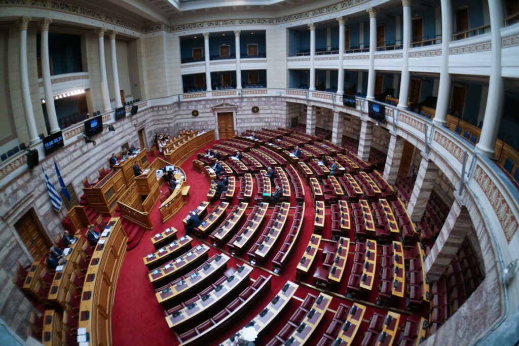 Μνημείο Άγνωστου Στρατιώτη: Βροχή από ενστάσεις αντισυνταγματικότητας για την κυβερνητική τροπολογία