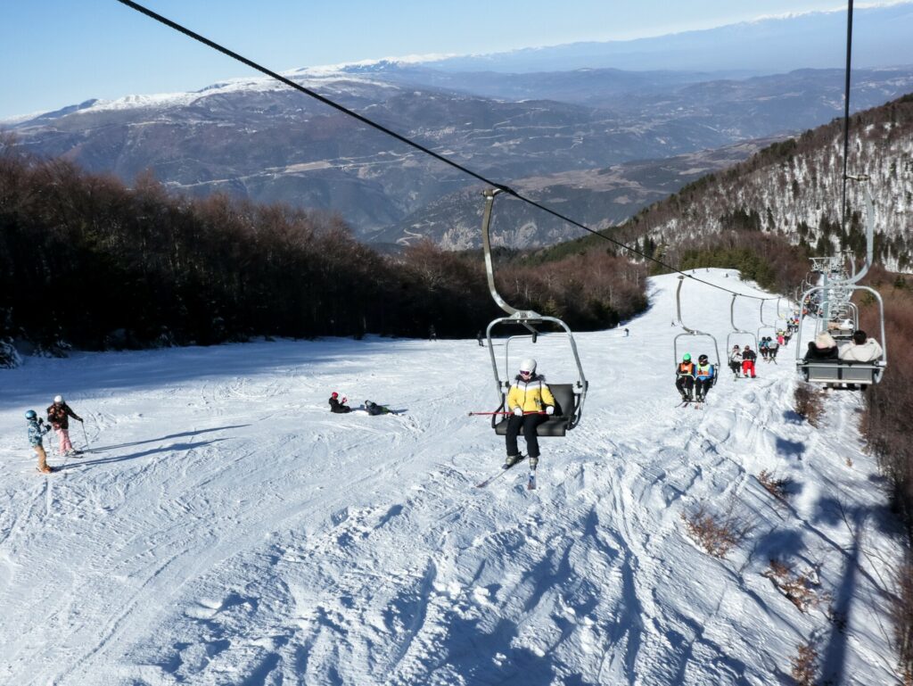 Οι ορεινοί προορισμοί ετοιμάζονται για τη σεζόν και επενδύουν σε υποδομές