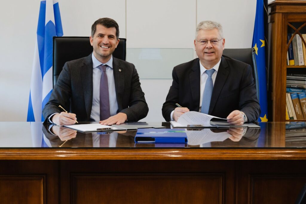Τρία νέα πυροσβεστικά οχήματα στον ΣΠΑΠ, δωρεά της HelleniQ Energy