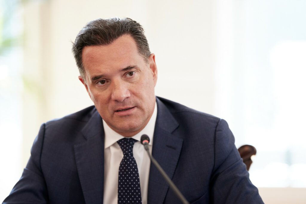 Με βιβλίο Ιστορίας απαντά ο Γεωργιάδης στον Τσίπρα για να μάθει να διαλέγει συνεργάτες