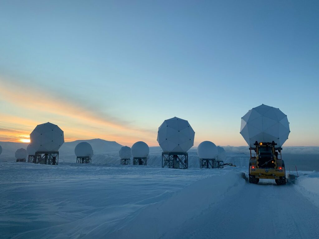 Πόλεμος δορυφόρων και κεραιών στην Αρκτική