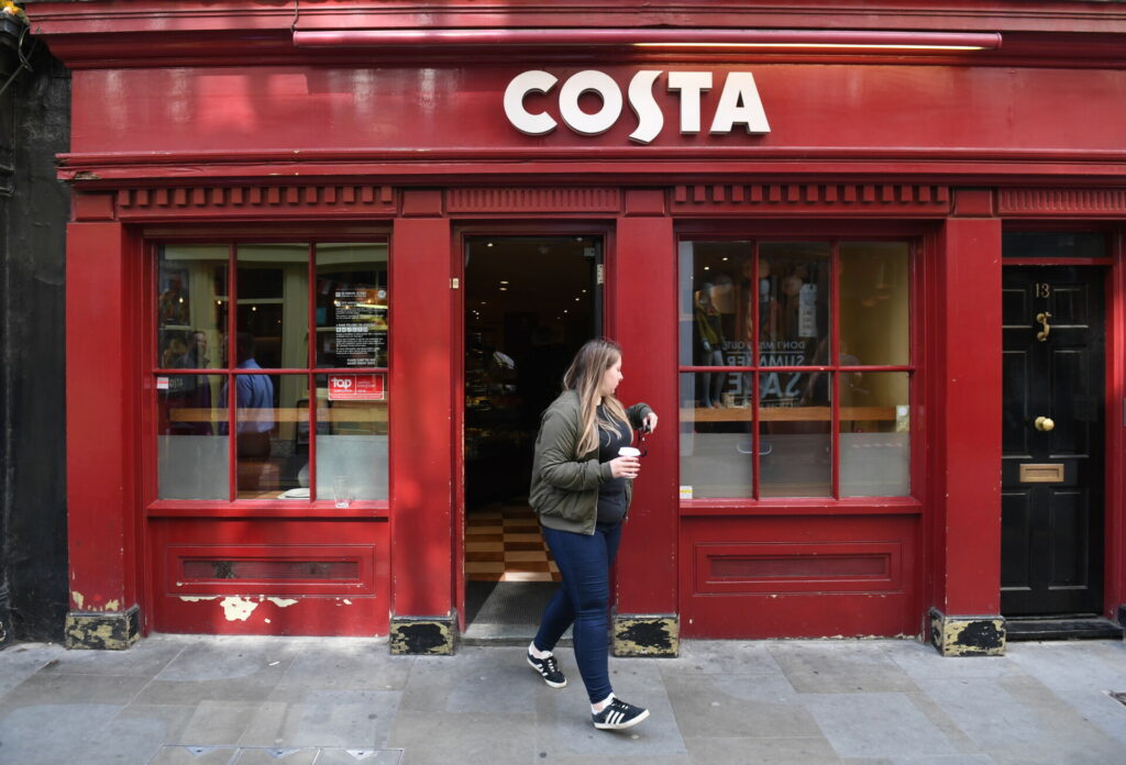 Το KKR αποσύρεται από την κούρσα για την εξαγορά της Costa Coffee