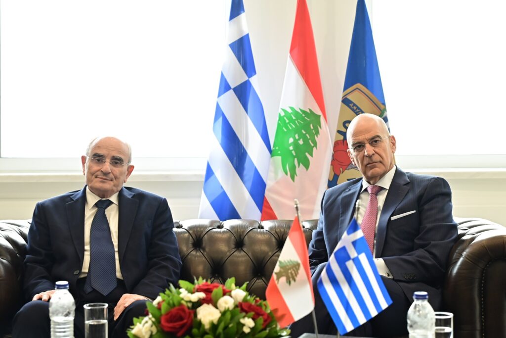 Δένδιας: Θα χαρίσουμε στον Λίβανο μια σειρά από τεθωρακισμένα οχήματα