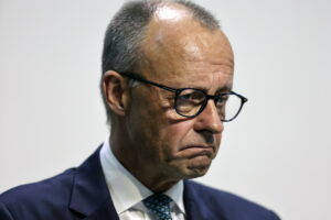 Γερμανία: Ο Μερτς ετοιμάζει κυρώσεις κατά της Ρωσίας για τη Λειψία