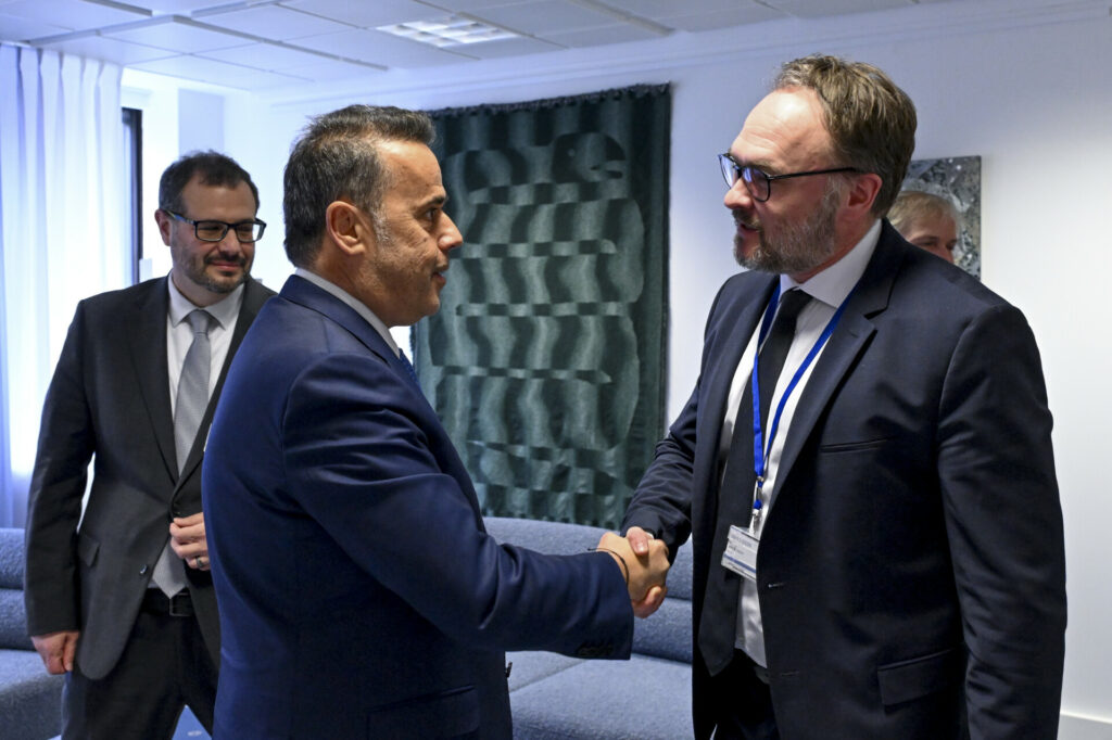 Με ποια ατζέντα πηγαίνει ο Παπασταύρου στις Βρυξέλλες