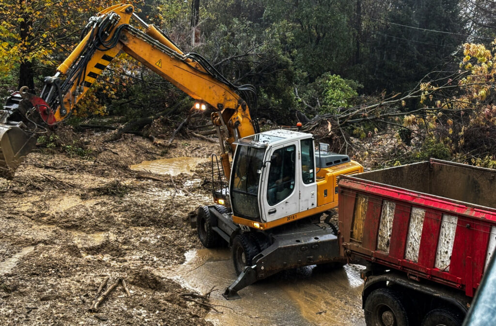 Κακοκαιρία Adel: Επιμένουν οι ισχυρές βροχές και καταιγίδες – Ποιες περιοχές πλήττονται περισσότερο