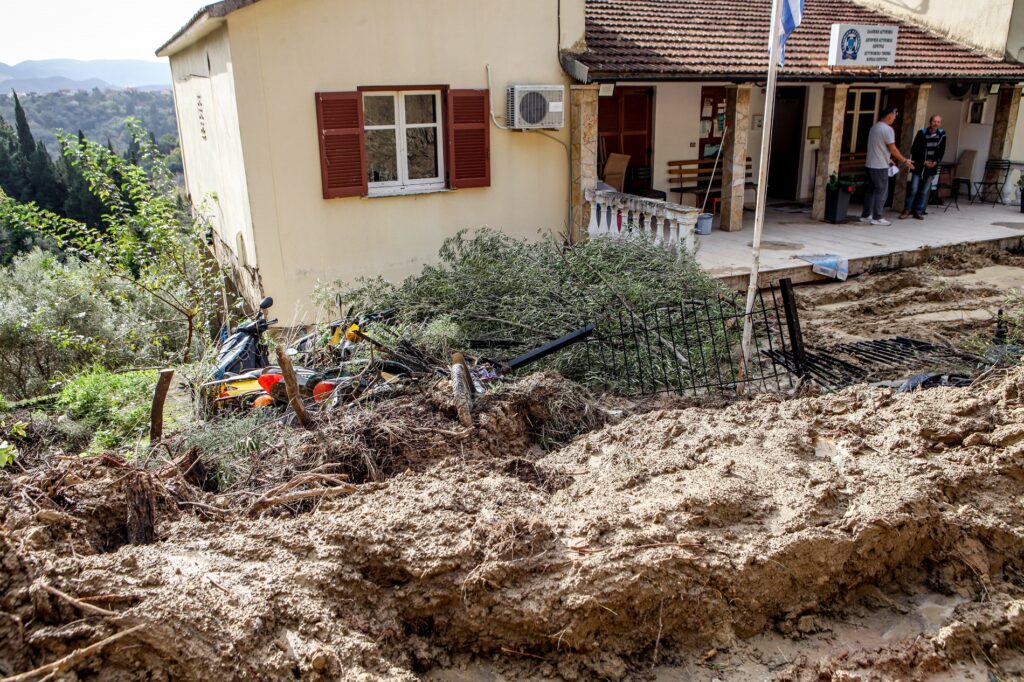 Αυτοψία στις πληγείσες από την κακοκαιρία περιοχές στην Κέρκυρα