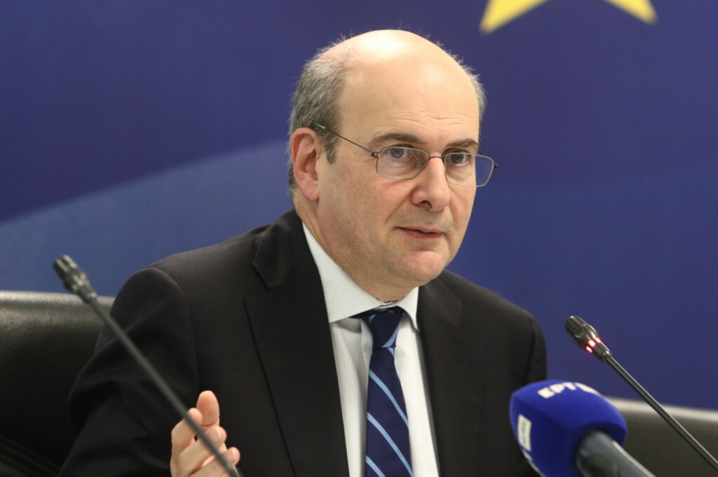 Οι συμπτώσεις με τις συμβάσεις επί υπουργίας Χατζηδάκη, η πρόταση έκπληξη του Σαμαρά, η τρικλοποδιά του Νίκου στην Άννα και το κόλπο με τα οχήματα του Στρατού