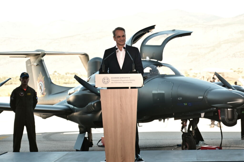 Μητσοτάκης: Πρώτο βήμα αναβάθμισης των εναέριων πυροσβεστικών, τα τρία DA62 MPP