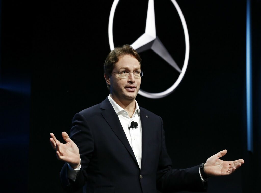 Mercedes: Πλήγμα 1 δισ. από τους δασμούς, βουτιά 57% στα κέρδη