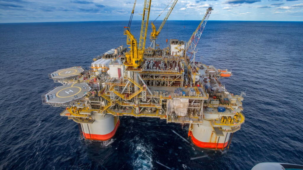 Το νέο πλωτό γεωτρύπανο της Chevron βουτά σε μεγαλύτερα βάθη και αντέχει τριπλάσια πίεση νερού