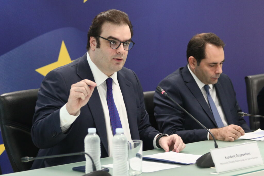 Προϋπολογισμός 2026: Πλεόνασμα 2,8%, ανάπτυξη 2,4% και χρέος 138,2% του ΑΕΠ