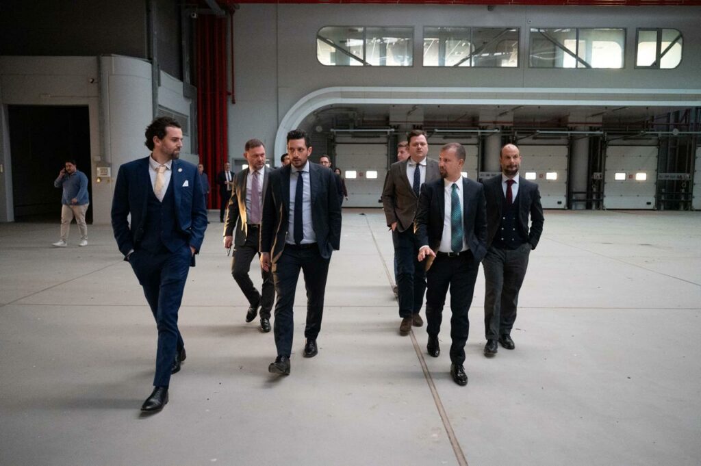 Υψηλόβαθμο κλιμάκιο του DFC στο Θριάσιο Εμπορευματικό Κέντρο