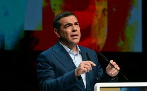 Η εξέγερση των βουλευτών της ΝΔ, το βαρύ κλίμα για δύο υπουργούς, ο “λογαριασμός” των ΕΛΤΑ, τα αντανακλαστικά του Τσιάρα και τα… διαβατήρια του Τσίπρα