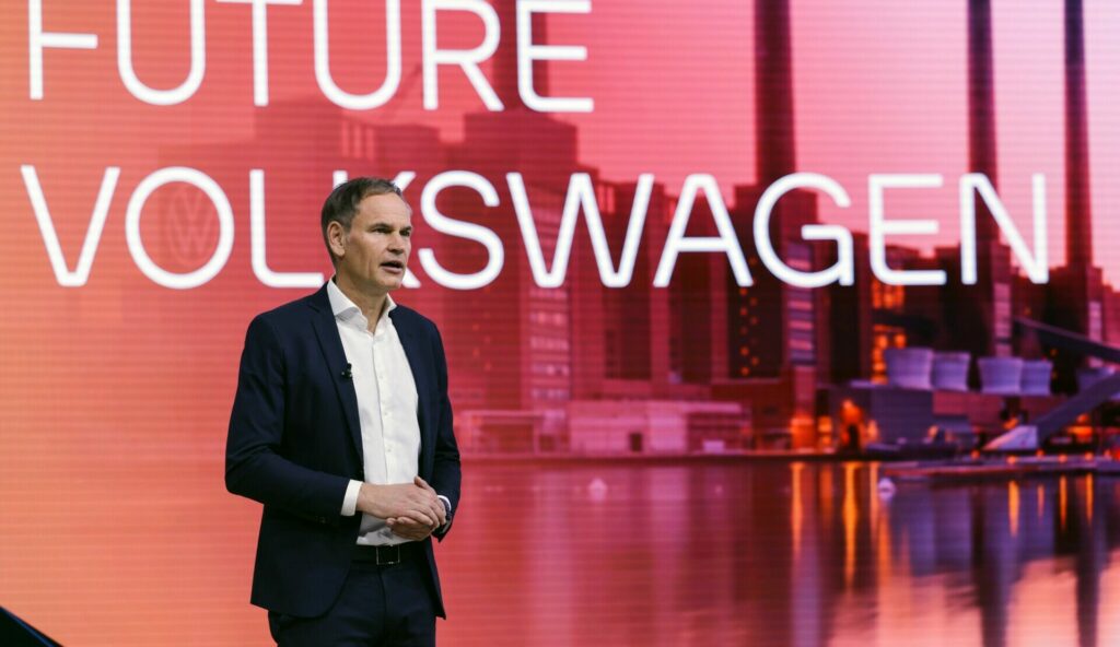 Volkswagen: Στο τιμόνι ο Μπλουμ έως το 2030, εν μέσω οικονομικής καταιγίδας