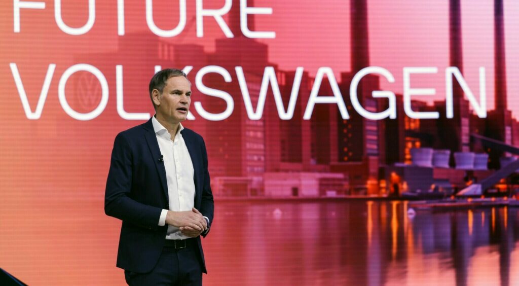 Volkswagen: Στο τιμόνι ο Μπλουμ έως το 2030, εν μέσω οικονομικής καταιγίδας