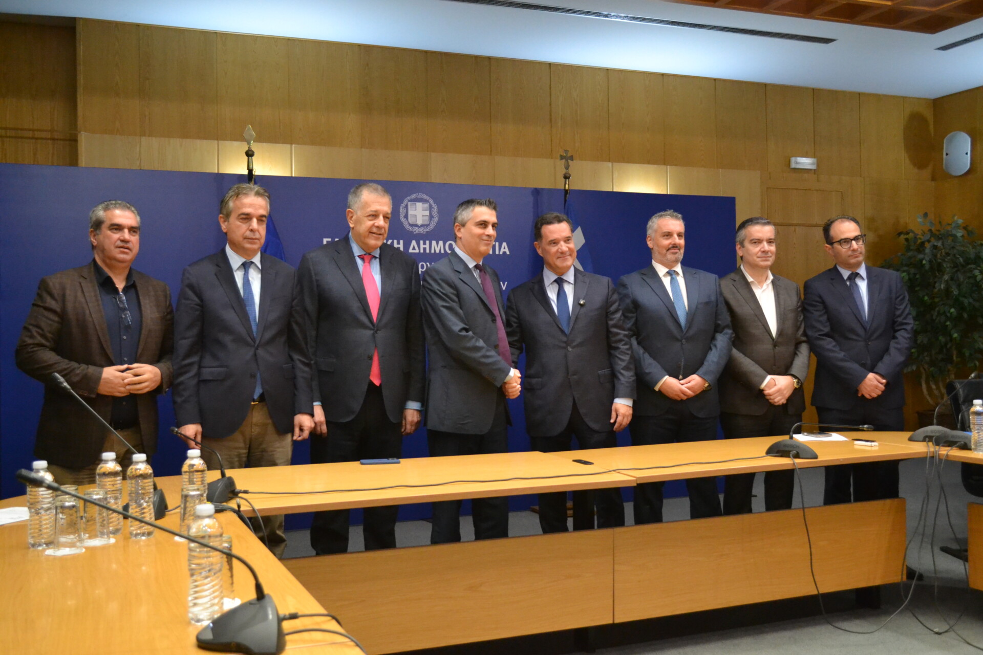 Υπεγράφη στο Υπουργείο Υποδομών και Μεταφορών η σύμβαση για την ανακαίνιση και τον εκσυγχρονισμό υποδομών στο Γενικό Αντικαρκινικό Ογκολογικό Νοσοκομείο Αθηνών «Άγιος Σάββας», παρουσία του Υπουργού Υποδομών και Μεταφορών Χρίστου Δήμα και του Υπουργού Υγείας Άδωνι Γεωργιάδη © WORTH Constructions