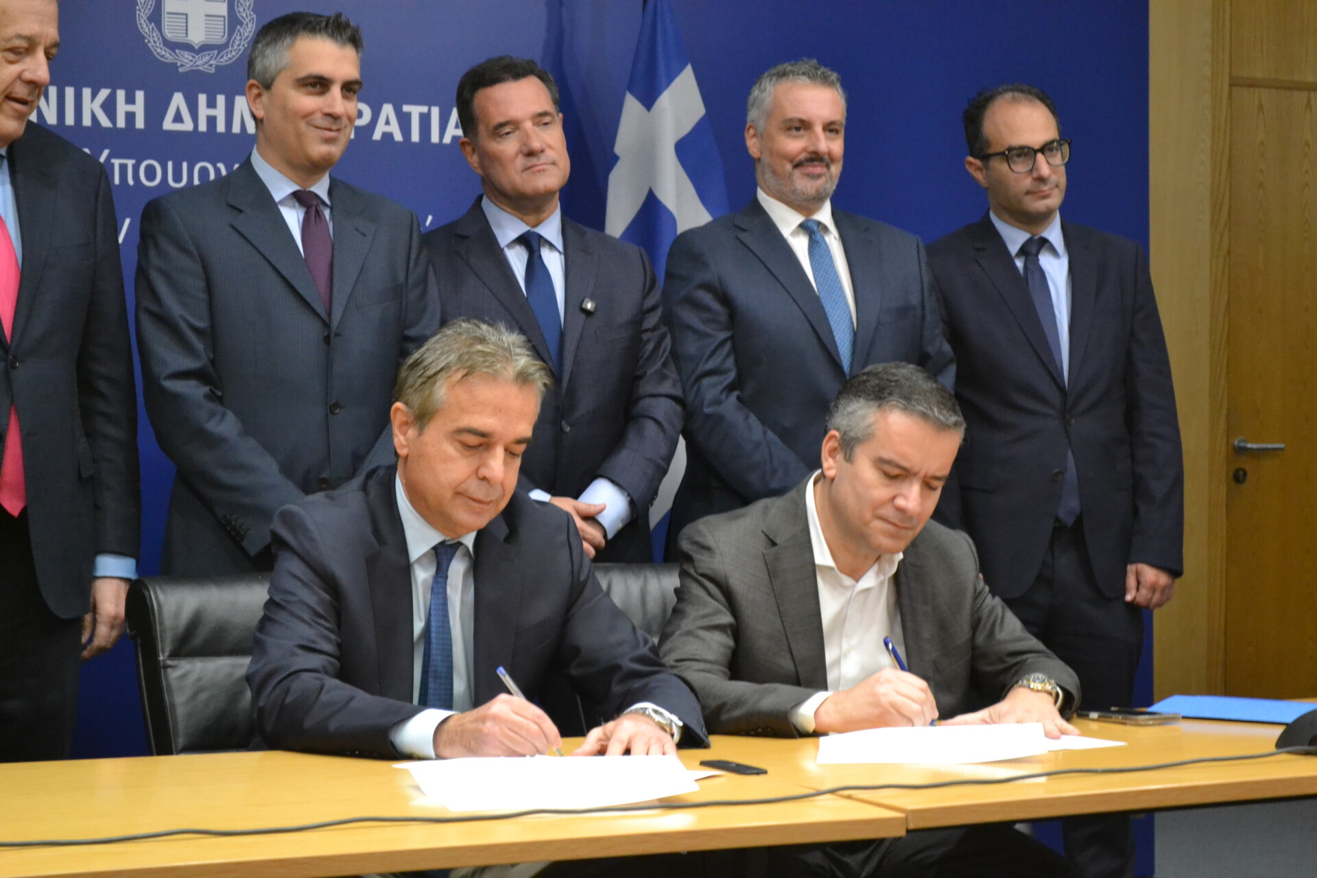 Υπεγράφη στο Υπουργείο Υποδομών και Μεταφορών η σύμβαση για την ανακαίνιση και τον εκσυγχρονισμό υποδομών στο Γενικό Αντικαρκινικό Ογκολογικό Νοσοκομείο Αθηνών «Άγιος Σάββας», παρουσία του Υπουργού Υποδομών και Μεταφορών Χρίστου Δήμα και του Υπουργού Υγείας Άδωνι Γεωργιάδη © WORTH Constructions