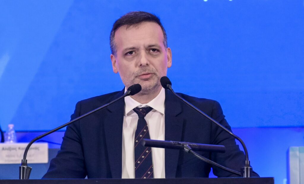 Το άδειασμα του ΠΑΣΟΚ από τον Δούκα, το δείπνο Τζίγγερ – Δένδια – Χόλτερμαν, η έξυπνη στρατηγική του Παππά και οι πιέσεις των στρατηγών για τα οχήματα του Στρατού 