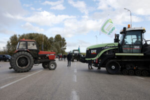 ΟΠΕΚΕΠΕ: Χιλιάδες αγρότες εκτός πληρωμών – Ξεκινούν τα μπλόκα σε όλη τη χώρα