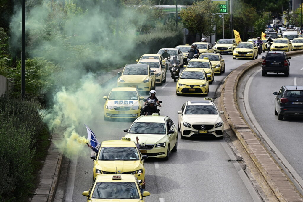 Αναστολή στην απεργία ταξί, κανονικά από αύριο στους δρόμους