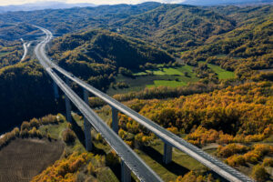 Κατατέθηκαν στη Βουλή οι συμβάσεις για Εγνατία, Καστέλλι, Αττική Οδό – Τι προβλέπεται